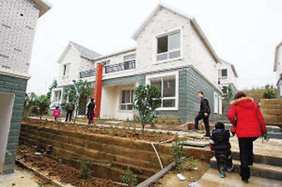 打工青年圆了乡亲新房梦 花千万捐建小洋楼