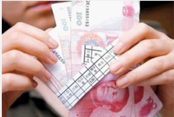 金融业发展趋势_金融业员工收入(2)