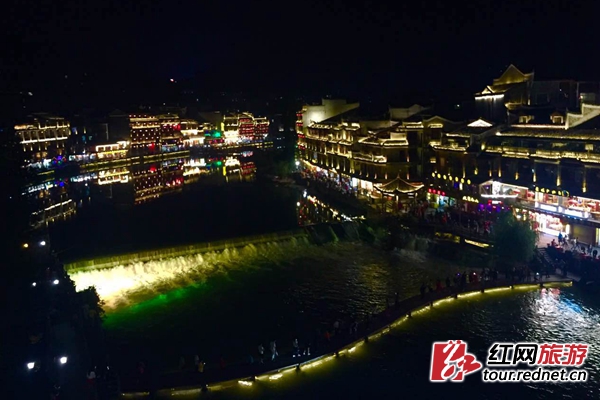 凤凰古城的经济总量_凤凰古城(2)