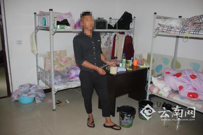 男子偷手机后到手机店解锁 店员助警方抓人