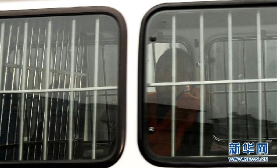 足球假赌黑案第二批案件审理开始 谢亚龙出庭