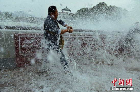 台风黄蜂助力钱江潮